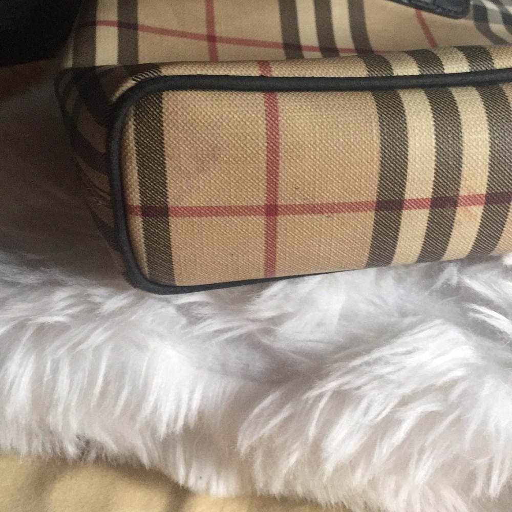 Authentic  Classic Burberry bag - Picture 7 of 7